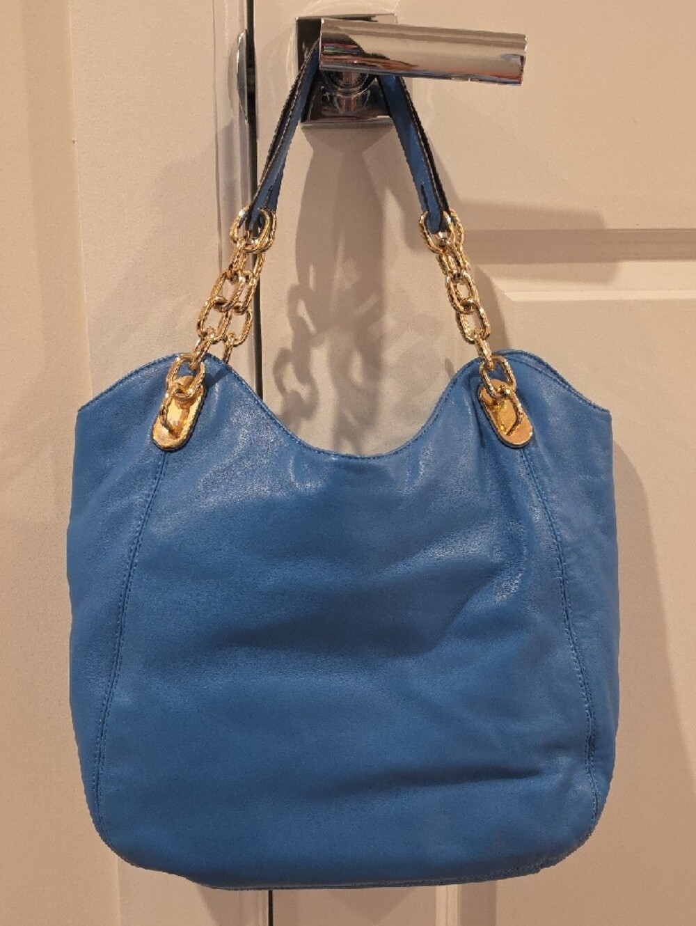 Michael Kors Blue Leather Shoulder Bag with Gold Chain Handles - Picture 2 of 12